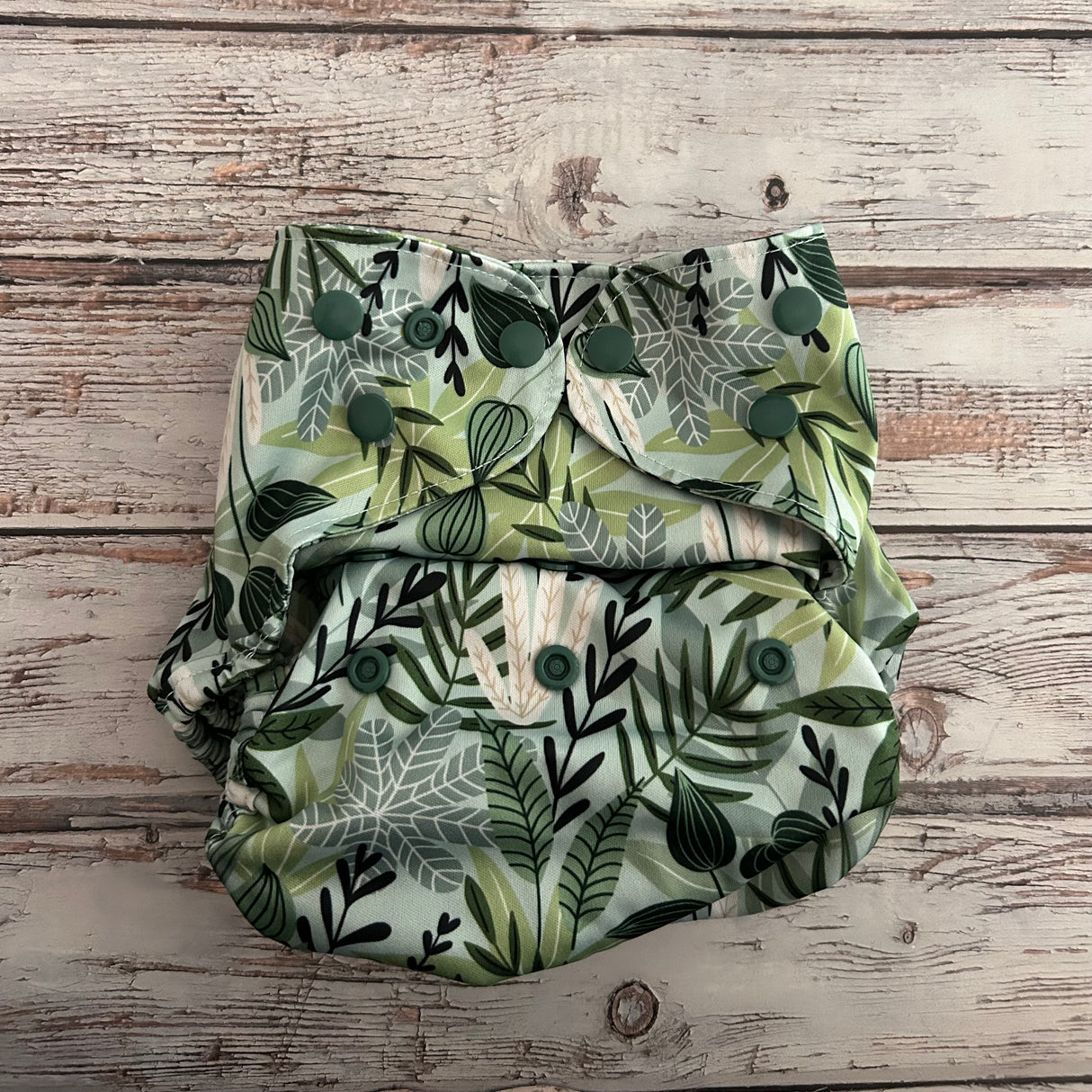 Preloved Green Cheeks Nappy Wrap