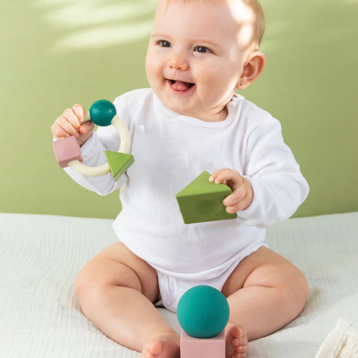 Oli & Carol Bauhaus Movement Teething Ring - Pastel